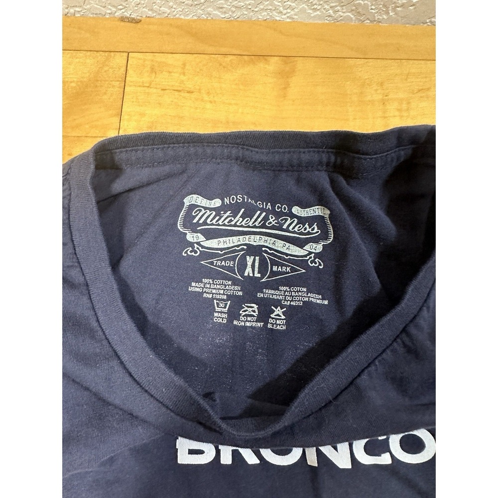 Mitchell & Ness Denver Broncos Peyton Manning 18 Navy Blue T-Shirt Mens XL NFL - Picture 3 of 4